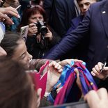 Lionel Messi fue recibido por una mulitud al llegar esta mañana a Oviedo donde hoy recibirá el premio Princesa de Asturias. Por la noche cenará con el Rey.&nbsp;