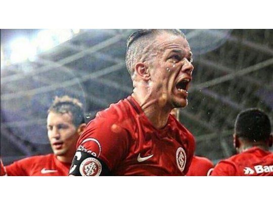 DAlessandro fue la manija del Inter que volvió a Primera en Brasil.
