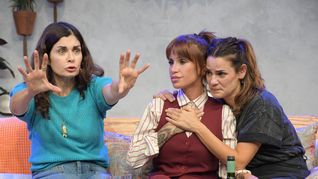 Soledaad Villamil, Florencia Peña y Pilar Gamboa son Las hijas, en el Paseo La Plaza. Soledaad Villamil, Florencia Peña y Pilar Gamboa son Las hijas, en el Paseo La Plaza.