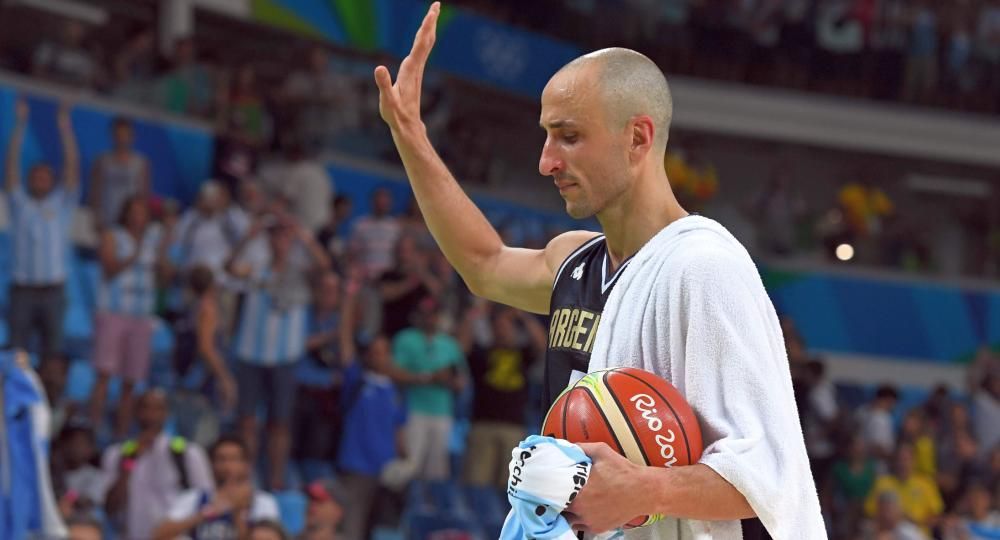 Emanuel Ginóbili tras jugar su último partido en la selección argentina.