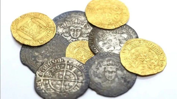 El tesoro fue encontrado por Keith Young y Lisa Stephenson.