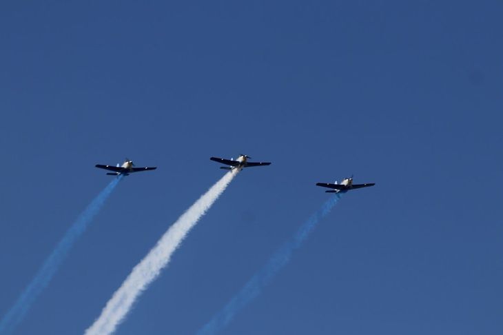 Integrantes de las Fuerzas Aéreas protagonizaron un sobrevuelo sobre la Ciudad. 