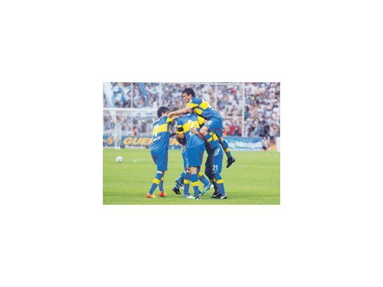 La felicidad de los jugadores de Boca festejando un triunfo clave.