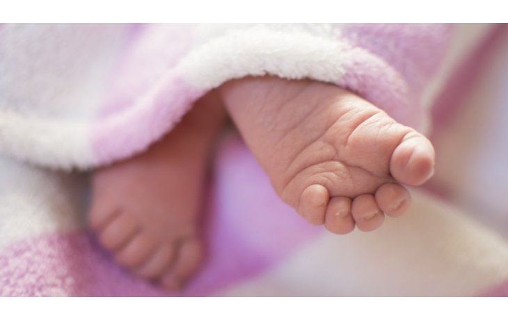 ámbito.com | Desde 2015 hasta el mes pasado sólo el 28,76% de los bebés oriundos de Capital fueron anotados con el apellido de la madre junto al del padre.