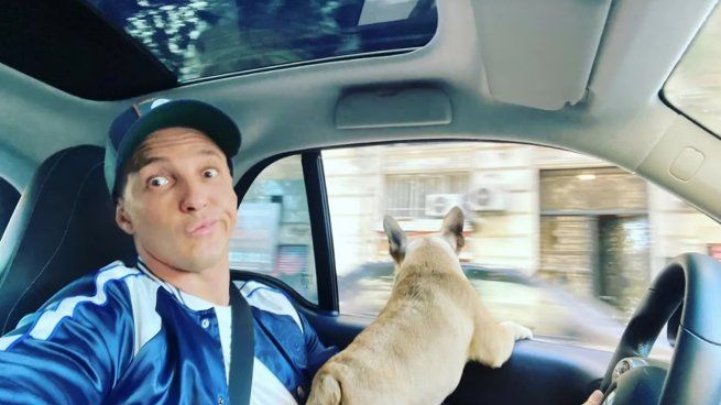 Fernando Pérez Algaba﻿ junto a una de sus mascotas.&nbsp;