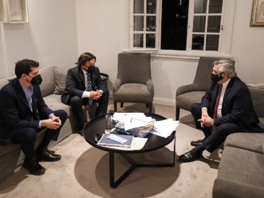 Sáenz, el pasado viernes, reunido con Alberto Fernández, y el jefe de Gabinete, Eduardo De Pedro.