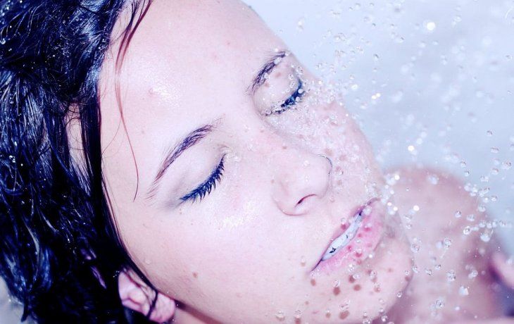 Guía para lavarse el cabello con un shampoo libre de sulfatos