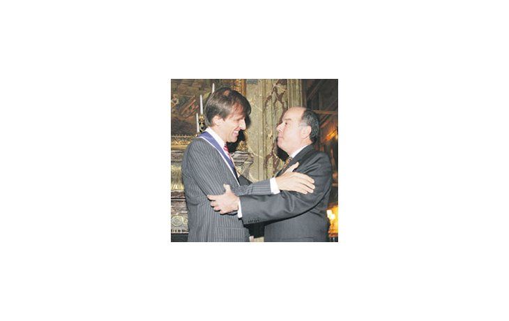Condecoran a Redrado