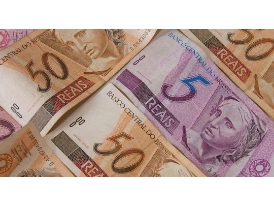 El real se apreció 2,2% a 3,208 y el Bovespa subió 0,9%