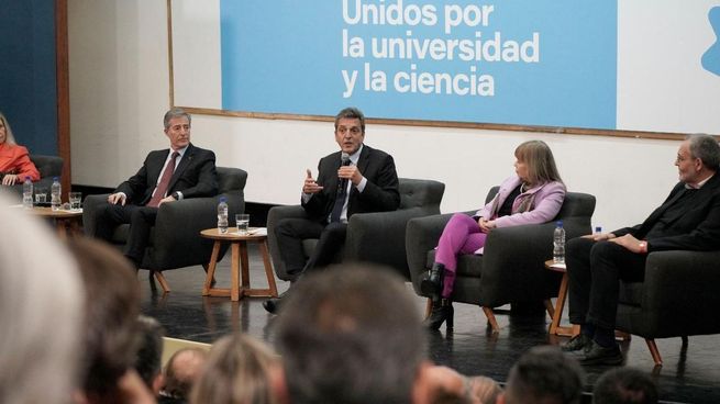 El ministro de Economía, Sergio Massa, durante el encuentro Unidos por la universidad y la ciencia.