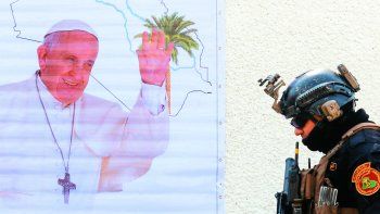 PREPARATIVOS. Es la primera vez que un Papa visita Irak. Las calles de las principales ciudades estaban ataviadas por carteles de bienvenida.