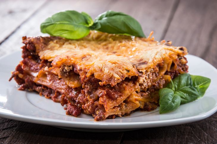 Modern canteen with a neighborhood soul and a lasagna loaded with history, flavor and fresh products of own elaboration. Modern canteen with a neighborhood soul and a lasagna loaded with history, flavor and fresh products of own elaboration.