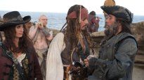 Penélope Cruz, Johnny Depp e Ian McShane en Piratas del Caribe: navegando en aguas misteriosas.