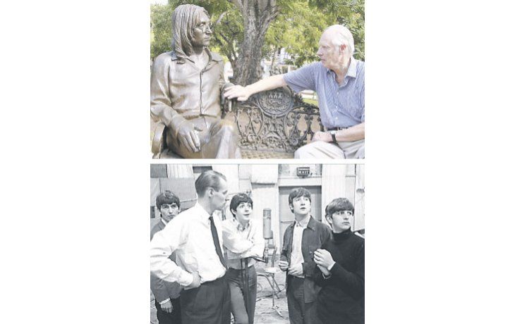 ámbito.com | Arriba, George Martin acaricia la mano de John Lennon de su estatua en La Habana. Debajo, en los años de esplendor con los jóvenes Beatles.