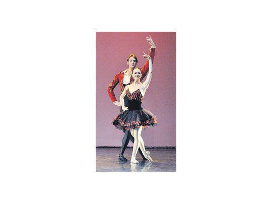 Federico Fernández y Julieta Paul, estrellas solistas de la compañía Ballet en Gala.