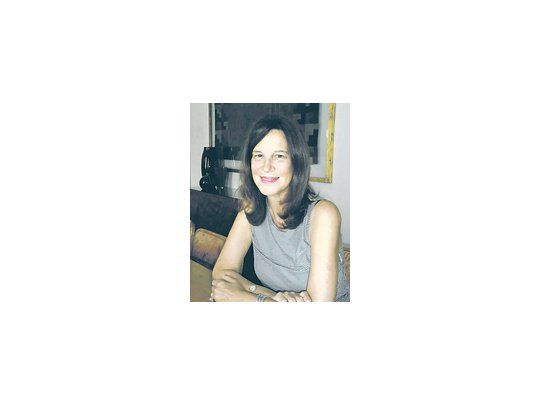 Miró Quesada: «Los catorce años de columnista del diario El Comercio de Lima me dieron el oficio como para lanzarme a una novela. Todos tenemos historias para contar, pero no todos la seguridad comprobada de poder hacerlo bien».