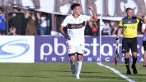 Se ilusiona. Platense goleó a un Racing en caída libre y sueña con la salvación.