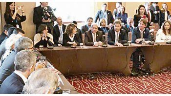 Gestiones. El gobernador de San Juan, Sergio Uñac, se reunió con funcionarios chilenos para agilizar las gestiones de licitación de la obra.