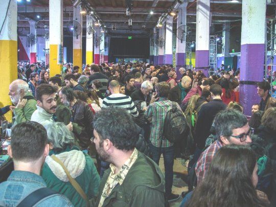 El fantasma de la crisis sobrevuela un mercado del libro cada vez más reducido y las editoriales buscan estrategias para sortear los obstáculos. Después de años de caída, ¿se tocó fondo? Aún no hay respuesta.