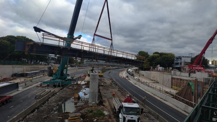 En paralelo, se avanz&oacute; en un puente ferroviario para la l&iacute;nea Belgrano Sur, clave para permitir futuras intervenciones debajo de la traza y mejorar la continuidad vial.