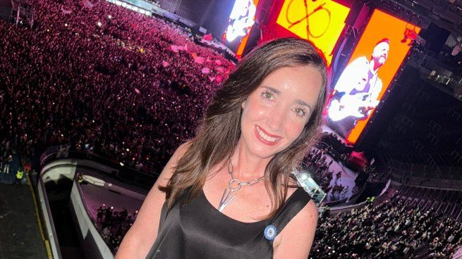 Victoria Villarruel dijo presente en La Plata para ver el ritual de Los Piojos.