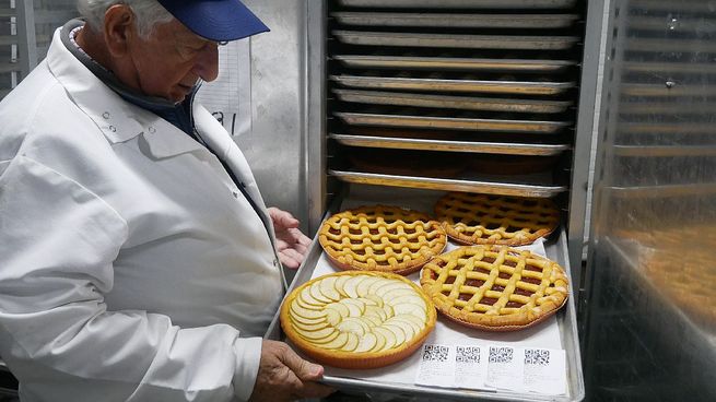 Graziano habla sencillo. Depende la pregunta o el momento en el que estamos, los ojos, celestes, se le aclaran y deja errar la mirada.