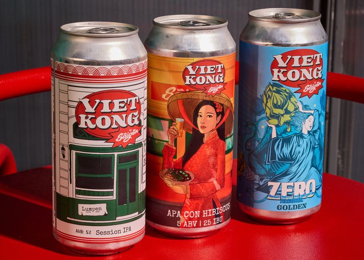 Ofrece su propia línea de cervezas artesanales desarrolladas junto a la firma Lumpen.