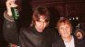 Liam Gallagher junto a su madre Peggy.