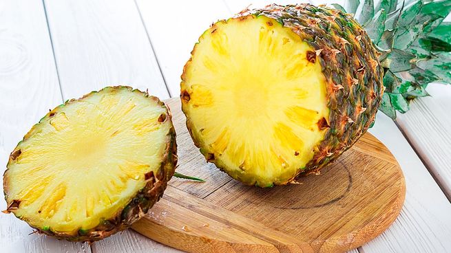 El ananá destaca por su alto contenido en vitamina C, especialmente beneficiosa para el sistema inmune.