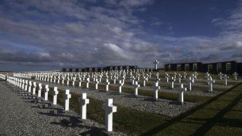 Firmarán acuerdo para identificar a soldados argentinos caídos en la guerra de Malvinas y enterrados en una tumba común.&nbsp;