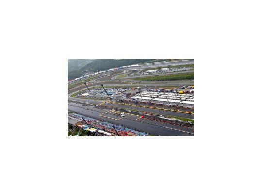 El circuito de Motegui sufrió fisuras en el asfalto tras el terremoto y tsunami. El GP de Japón fue aplazado para el 2 de octubre.