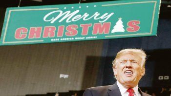 siempre en campaña. Donald Trump gesticula ante sus simpatizantes en un acto en Biloxi, Mississippi.