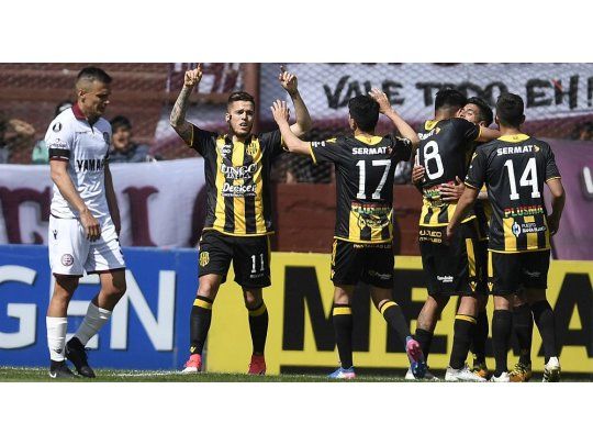Olimpo festejó a lo grande ante un Lanús que ya piensa en su histórica final