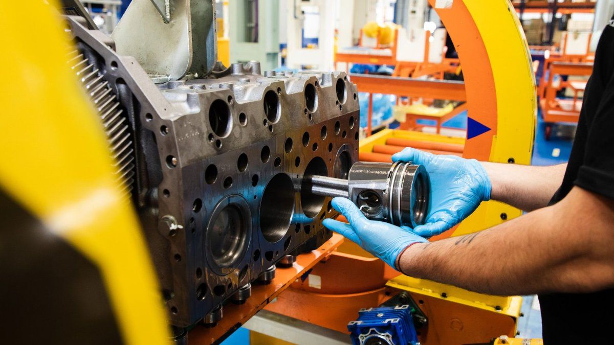 Mercedes-Benz Trucks and Buses celebrates 8,000 REMAN parts delivered