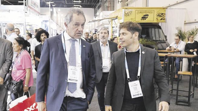 Promoción en Brasil. En el marco de una misión comercial de agenda apretada, el gobernador Axel Kicillof viajó ayer a San Pablo para potenciar la promoción de la industria provincial. Junto al embajador Daniel Scioli, asistió a la feria automotriz Automec 2023 (participan empresarios bonaerenses) y se reunió con la poderosa Federación de Industrias del Estado de Sao Paulo (Fiesp).