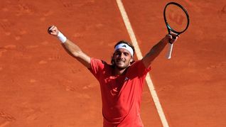 El griego Stefanos Tsitsipas, ganó por tercera vez en su carrera el Masters 1000 de Montecarlo, al derrotar en la final al noruego Casper Ruud (N.10) por 6-1, 6-4.