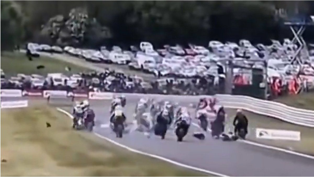 Fatal shock generated two deaths in a motorcycling race