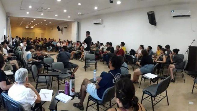 Asamblea universitaria en la UNSE, en Santiago del Estero.