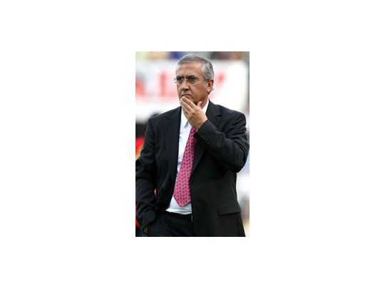 Gregorio Manzano, muy cerca de ser despedido