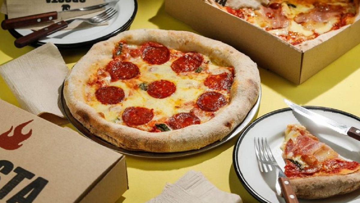The pizzeria that surprises with its flavors and its hot dogs with pizza dough