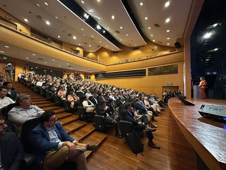 Uruguay lidera el ranking de gobierno digital y está bien posicionado en cuanto al uso de IA en la región. Uruguay lidera el ranking de gobierno digital y está bien posicionado en cuanto al uso de IA en la región.