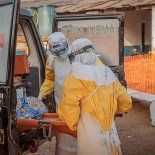 El brote de ébola se expande por África y registra su primer contagio en Europa. El brote de ébola se expande por África y registra su primer contagio en Europa.