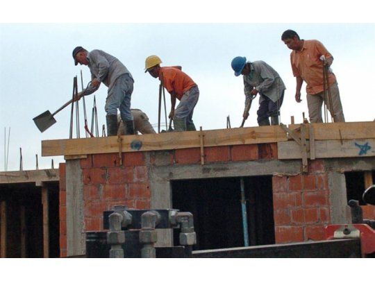 El Banco Mundial advierte que el empleo informal es “persistente” en América Latina y el Caribe y limita la reducción de la pobreza.