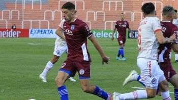 Puntito. Godoy Cruz y Argentinos Juniors lograron un empate que no les sumó mucho para sus pretensiones.