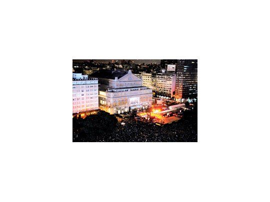 La reapertura del Colón durante los festejos del Bicentenario fue, acaso, el evento cultural de mayor trascendencia en 2010. Se aguarda aún el anuncio de la cartelera para el año próximo, algo que está atado a la resolución de conflictos sindicales.