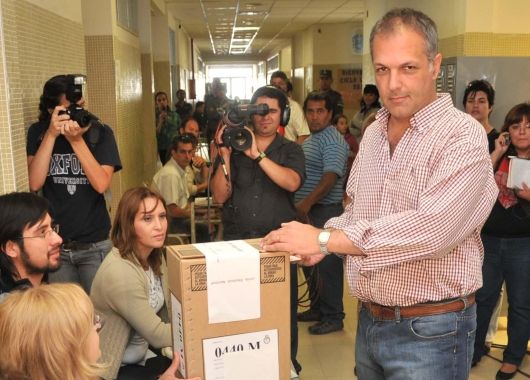 Chubut: Martín Buzzi, exdelfín de Das Neves, ganó los comicios luego de un largo proceso judicial, luego se acercó al oficialismo.