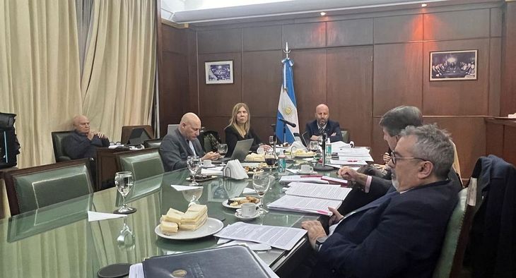 La comisión también acordó que habrá reincidencia cuando una persona tenga dos o más condenas a penas privativas de la libertad por delitos dolosos.