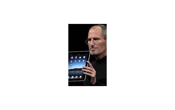 Steve Jobs muestra su nuevo producto