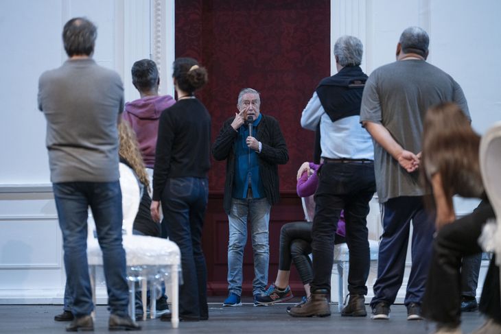 Emilio Sagi da indicaciones a uno de los elencos de Emilio Sagi da indicaciones a uno de los elencos de