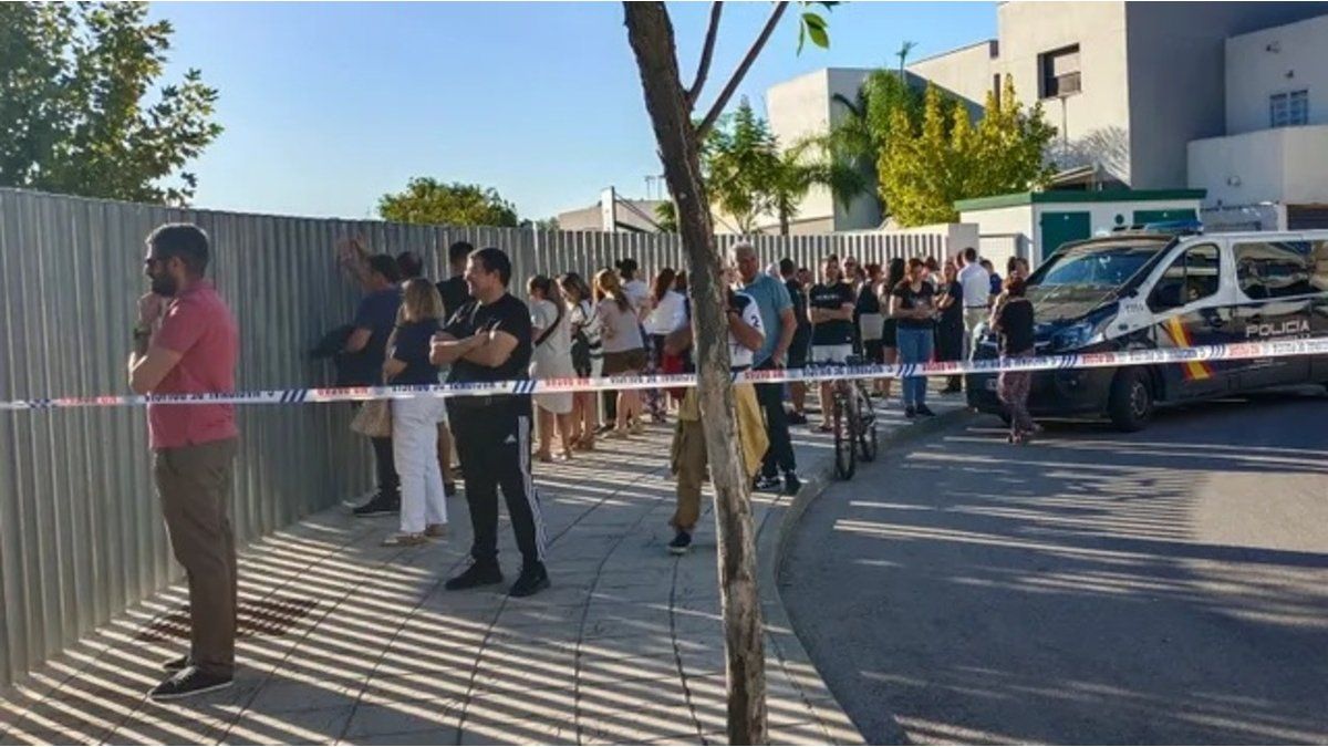 a 14-year-old boy stabbed 3 teachers and 2 students in a school
